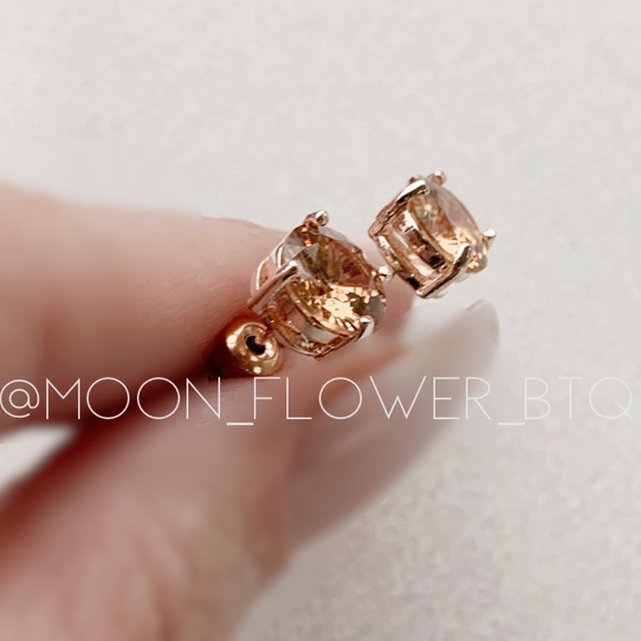 18k Rose Gold Stud Earrings - Picture 2 of 8